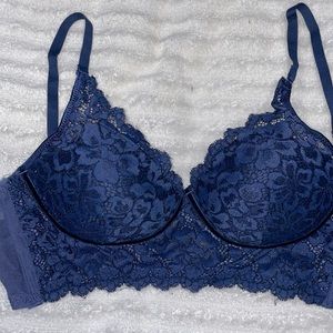 Very Lacy, Deep Blue MaidenForm bra. 36 B. Convertible straps